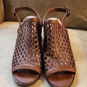 EASY STREET SANDALS Size 8.5